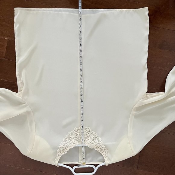Cream sheer long-sleeved blouse with lace detail - no tag - Picture 5 of 5